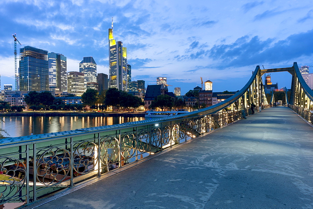 Eisener Steg, with skyline at dusk, Frankfurt am Main, Hesse, Germany, Europe