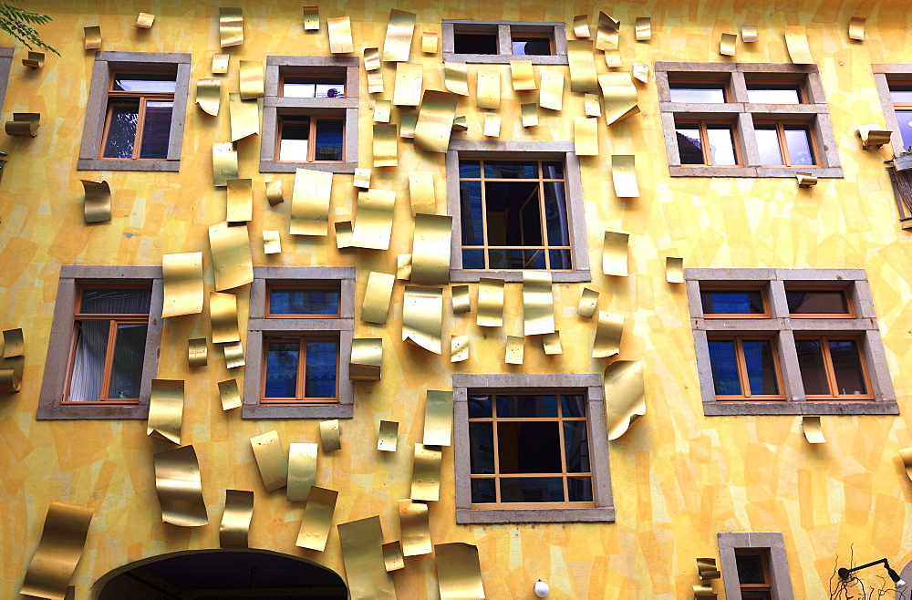 Yellow house facade with aluminium sheets, art project for the element light, courtyard of the elements, Kunsthofpassage, artists Annette Paul, Christoph Rossner and Andre Tempel, Antonstadt, Dresden, Saxony, Germany, Europe