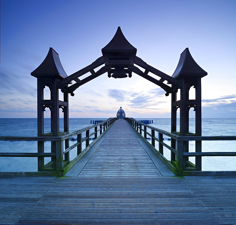 Pier, archway, behind the diving bell at dawn, Seebad Sellin, Rugen, Mecklenburg-Western Pomerania, Germany, Europe