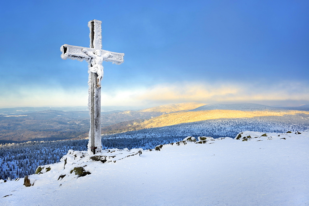 Morning atmosphere on the Lusen mountain in winter, icy summit cross, Bavarian Forest National Park, Bavaria, Germany, Europe