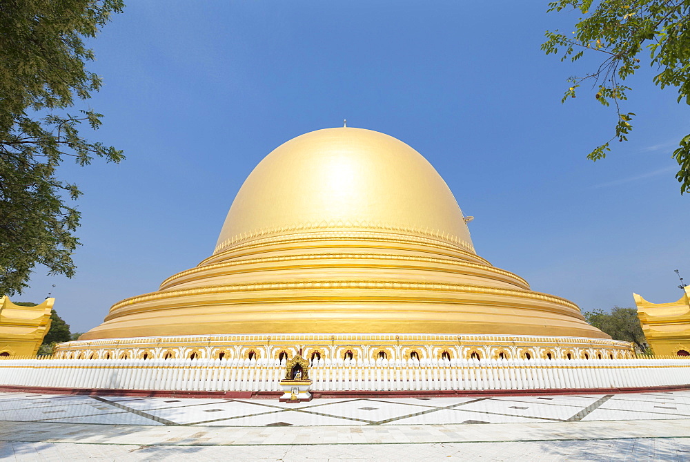 Kaunghmudaw pagoda, Sagaing, Myanmar, Asia