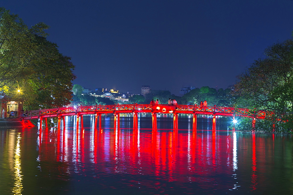 The Huc Bridge to Ngoc Son Temple, Hoan Kiem Lake, Hanoi, Vietnam, Asia