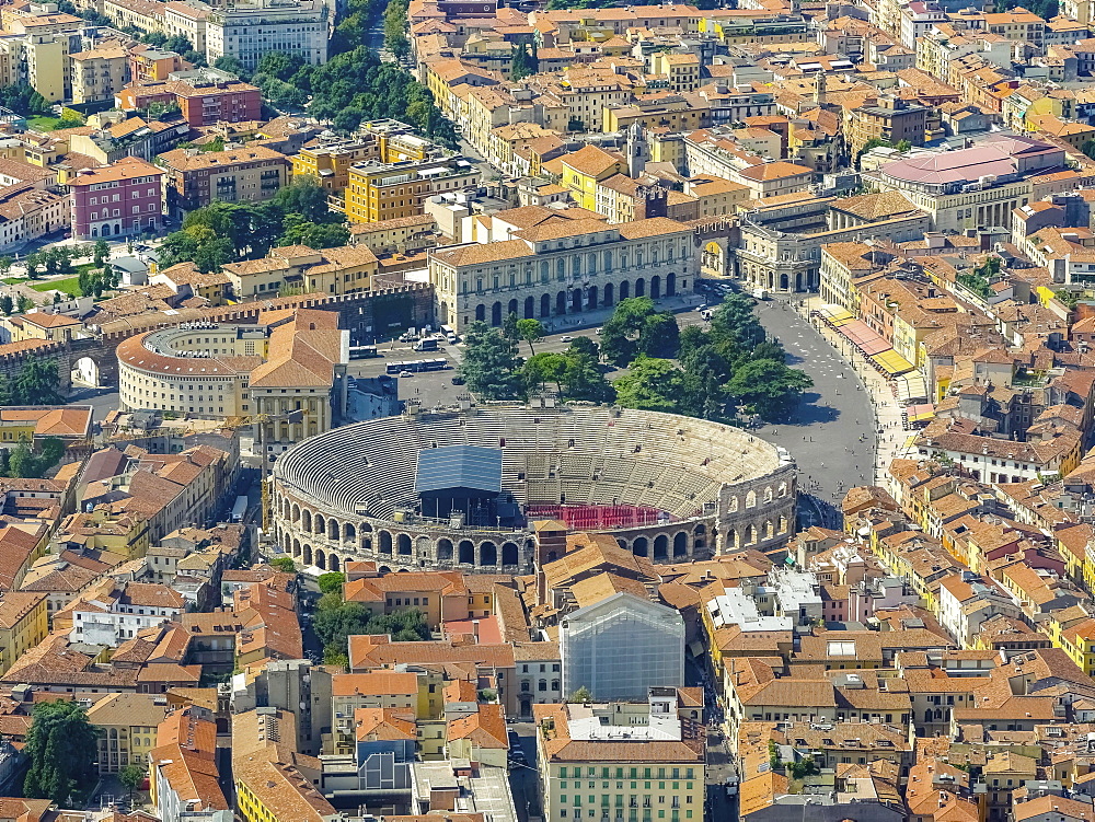 City centre with Palazzo Barbieri and Arena di Verona, Province of Verona, Veneto, Italy, Europe