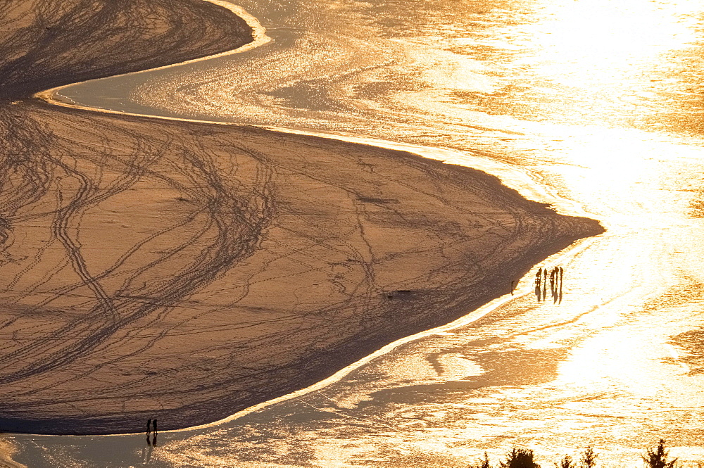 Golden evening mood, sandbar with ice on the southern shore, winter weather, low water at Möhnesee, Sauerland