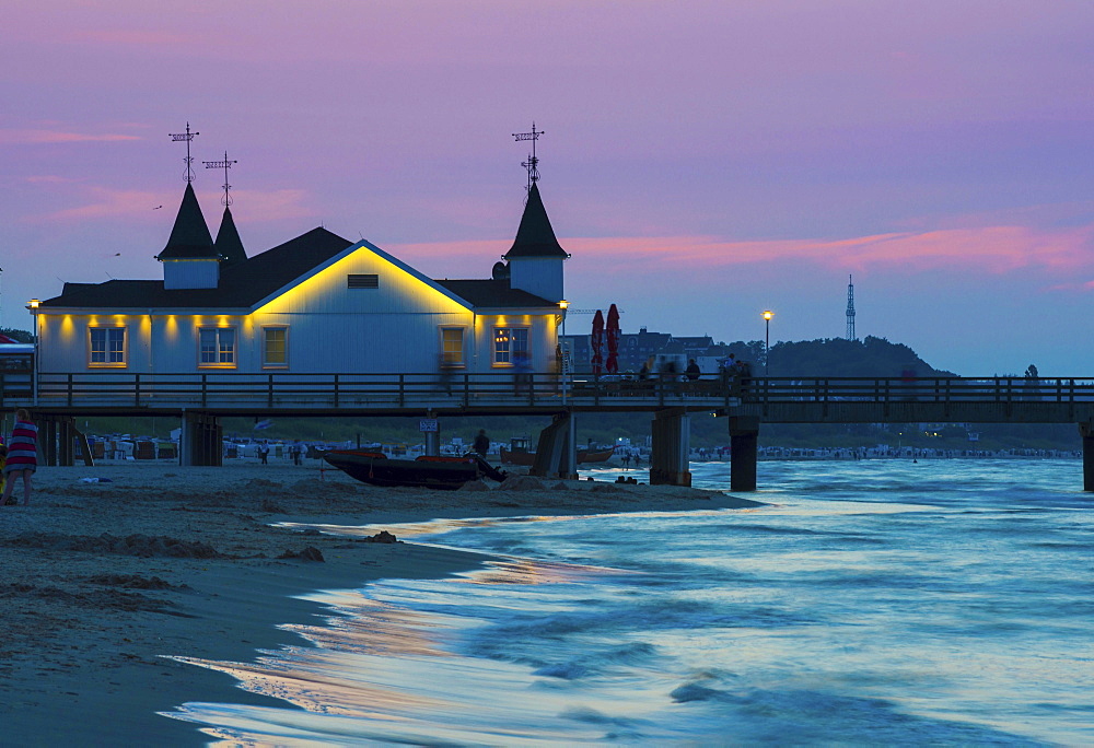 Ahlbeck pier in evening light, seaside resort Ahlbeck, Usedom Island, Mecklenburg-Western Pomerania, Germany, Europe