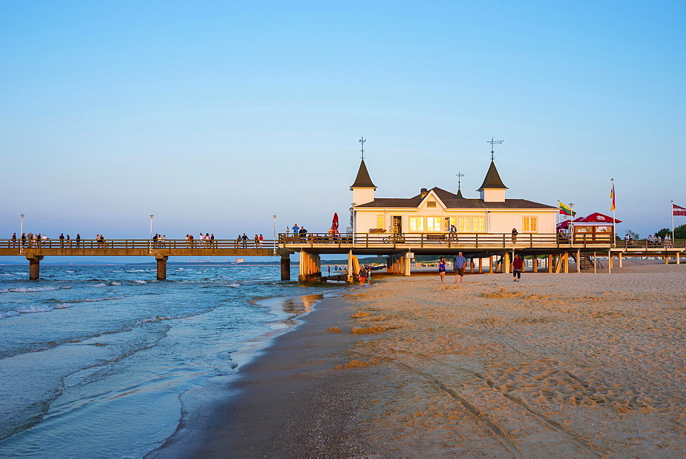 Beach with Ahlbeck pier in evening light, seaside resort Ahlbeck, Usedom Island, Mecklenburg-Western Pomerania, Germany, Europe