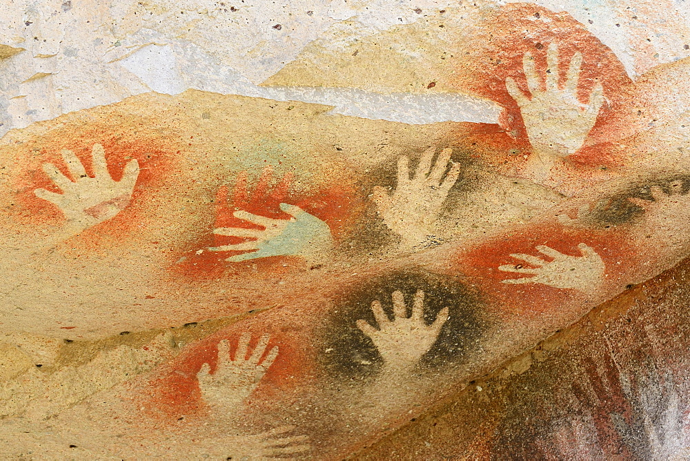 Cave paintings in the Cave of Hands, Cueva de las Manos, UNESCO World Heritage Site, Santa Cruz Province, Argentina, South America