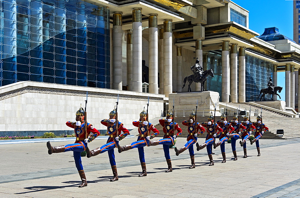 Honorary Guard of the Mongolian Armed Forces in front of the Parliament building on Sukhbaatar Square, Ulan-Bator, Mongolia, Asia