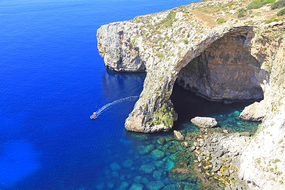 The Blue Grotto, natural sea arch and cliffs, Wied iz-Zurrieq, Malta, Europe