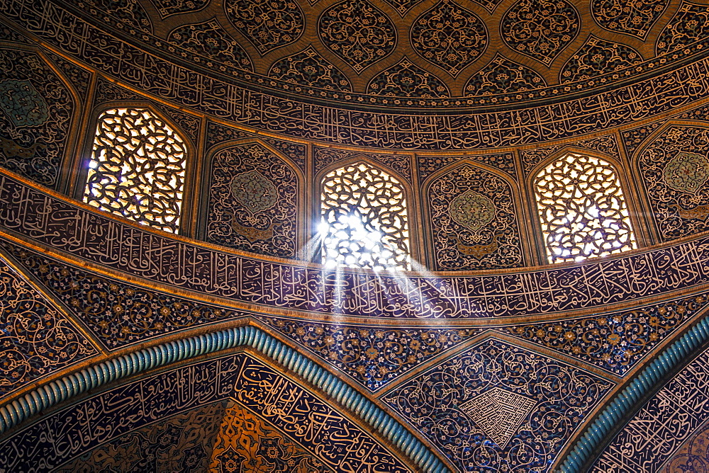 Light shines through window, dome, Jameh Mosque of Isfahan, Isfahan, Iran, Asia