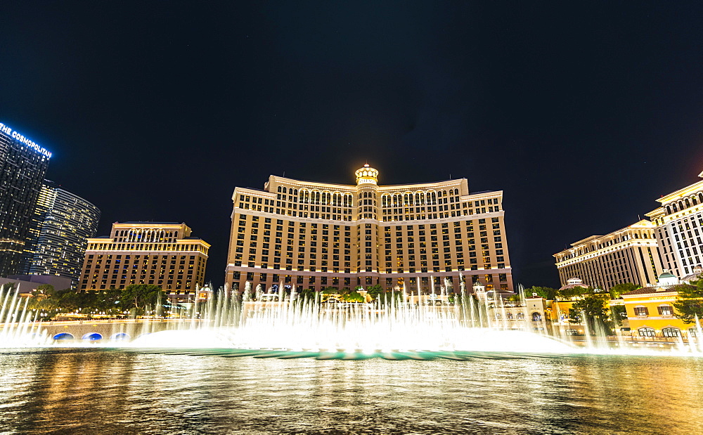 Fountains in front of Bellagio Hotel, luxury hotel, Las Vegas Strip, Las Vegas Boulevard, Las Vegas, Nevada, USA, North America