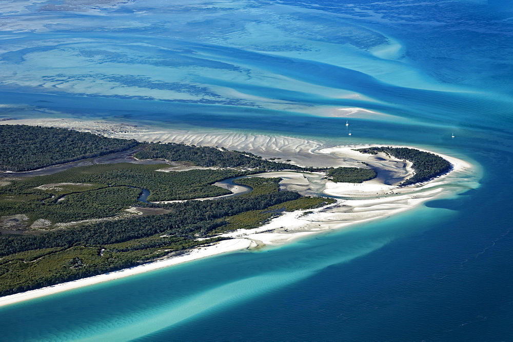 Moon Point and Sandy Point, beach in front of sandbars in the Pacific, west tip of Frazer Island, Queensland, Australia, Oceania