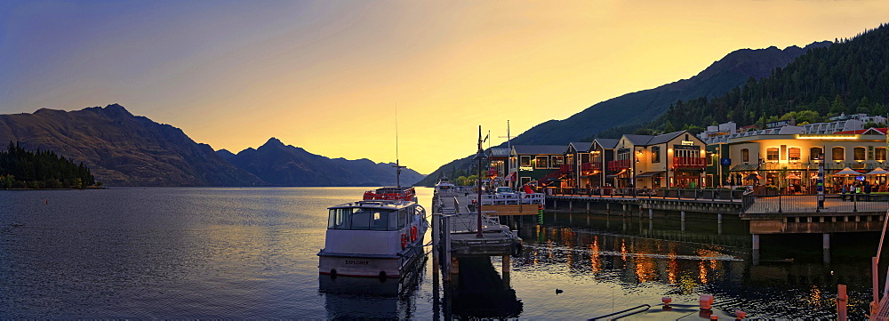 Lake Wakatipu, at sunset, Pier 19, Queenstown, Otago Region, South Island, New Zealand, Oceania