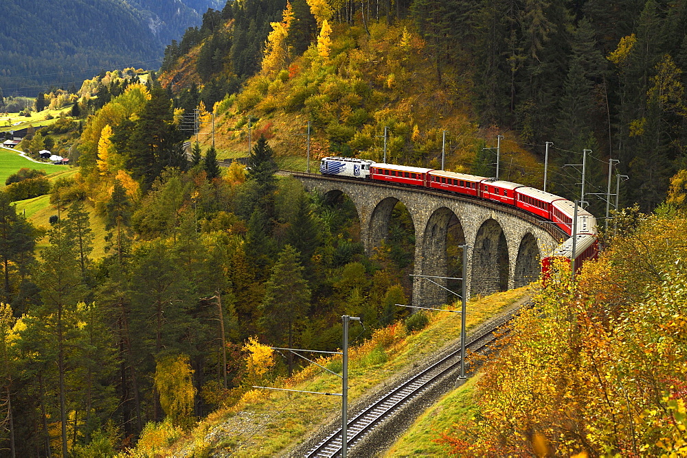 Rhaetian Railway, Schmitten-Tobel Viaduct, Filisur, Graubünden Canton, Switzerland, Europe