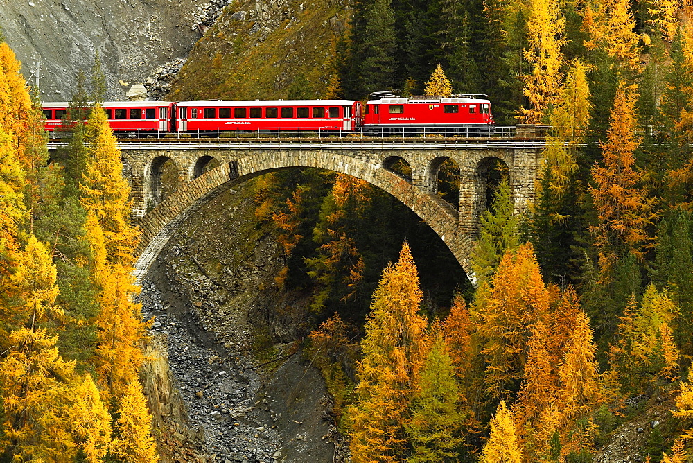 Rhaetian Railway, Val-Mela Viaduct, Graubünden Canton, Switzerland, Europe