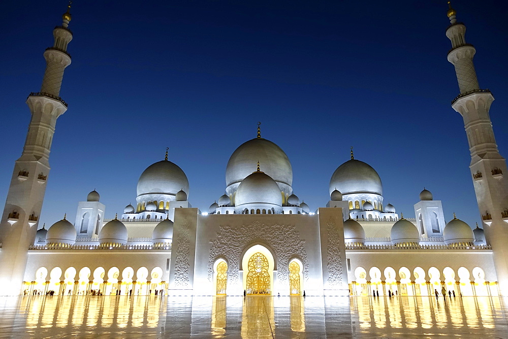 Sheikh Zayid Mosque at Night, Abu Dhabi, United Arab Emirates, Asia