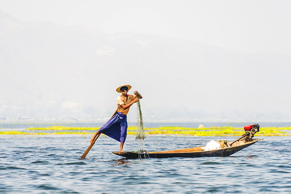 Local fishermen leg rowing on wooden boat, Inle Lake, Shan State, Myanmar, Asia