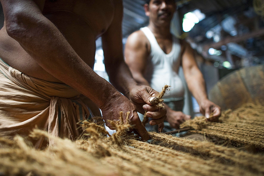 Manufacture of mats from coconut fibres or coir, coconut fibre industry, factory, Alappuzha, Kerala, India, Asia