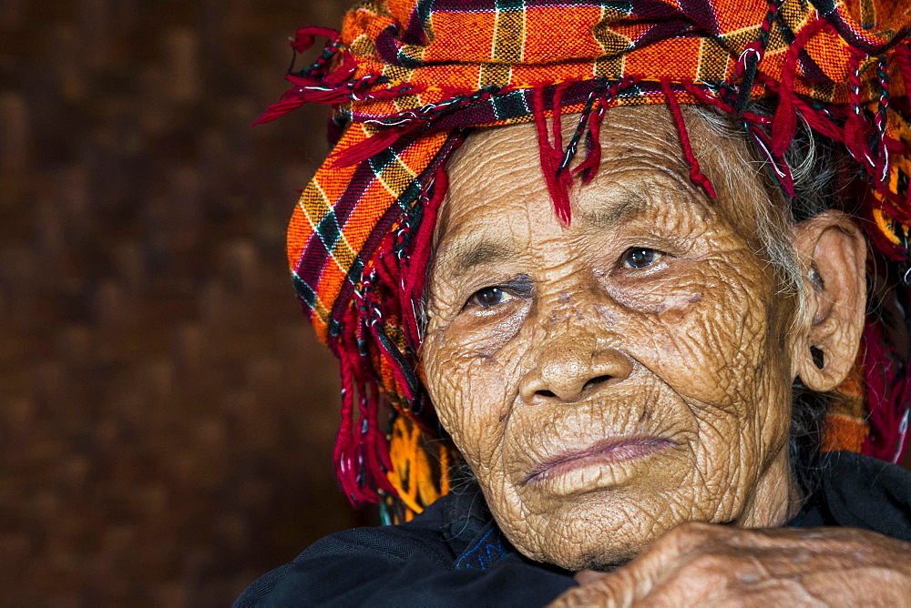 Old woman of mountain tribe or mountain people Pa-O or Pa-Oh or Pao or Black Karen or Taungthu or dew-soo, ethnic minority, portrait, near Kalaw, Shan State, Myanmar, Asia