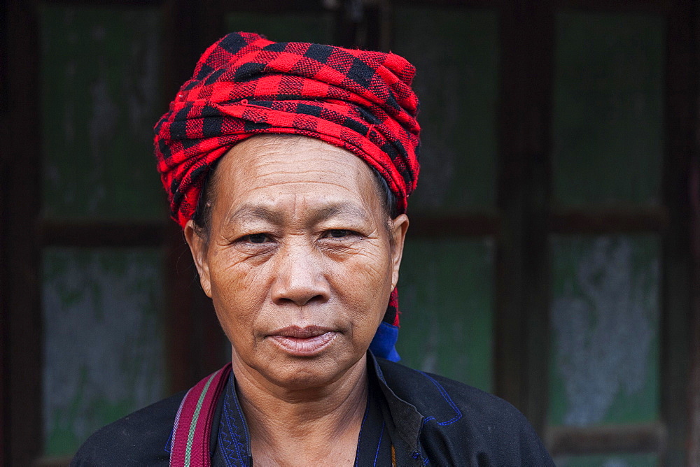 Man of the ethnic group of the Pa-O with traditional headdress, portrait, Nyaung Shwe, Shan State, Myanmar, Asia