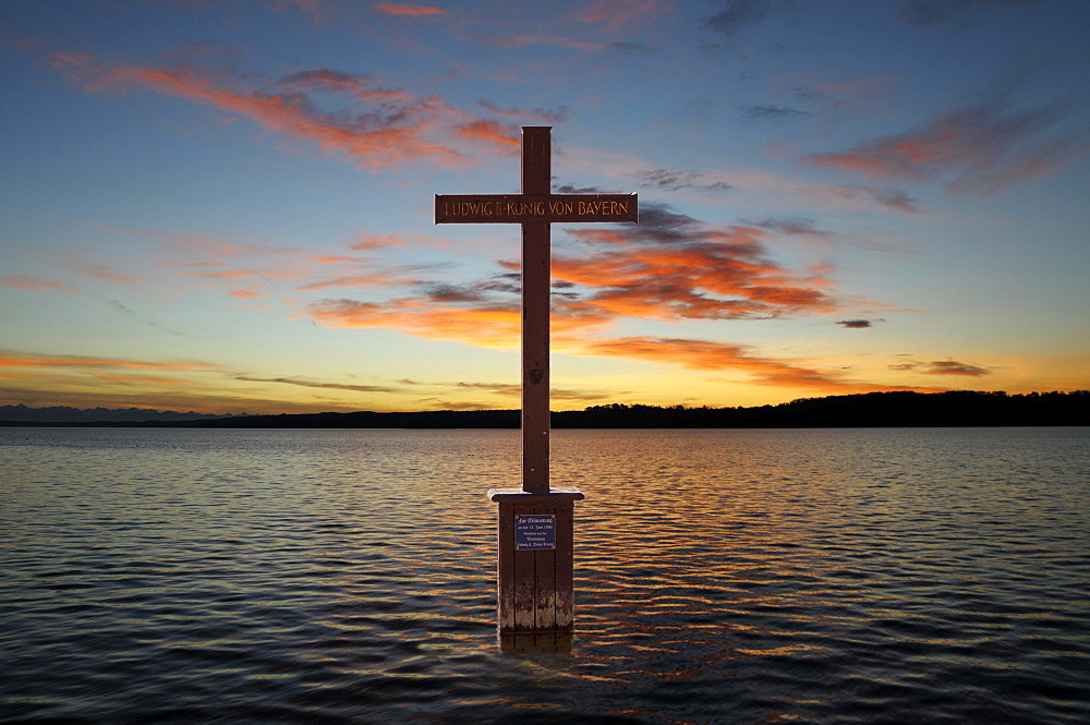 King Ludwig II memorial cross in Lake Starnberg, Berg, Upper Bavaria, Bavaria, Germany, Europe