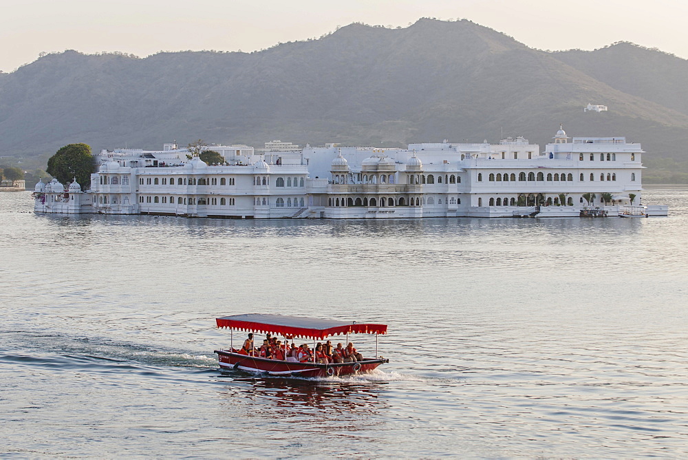 Taj Lake Palace, Heritage or Palace Hotel, Lake Pichola, Udaipur, Rajasthan, India, Asia