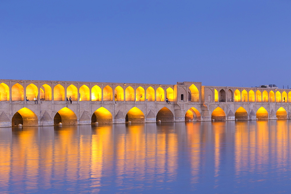 Si-o-se Pol, at dusk, Esfahan, Iran, Asia