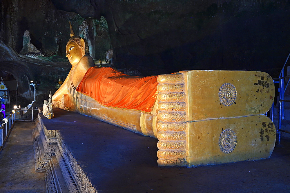 Lying golden Buddha in the cave temple Wat Tham Suwan Khuha, Phang Nga, Thailand, Asia