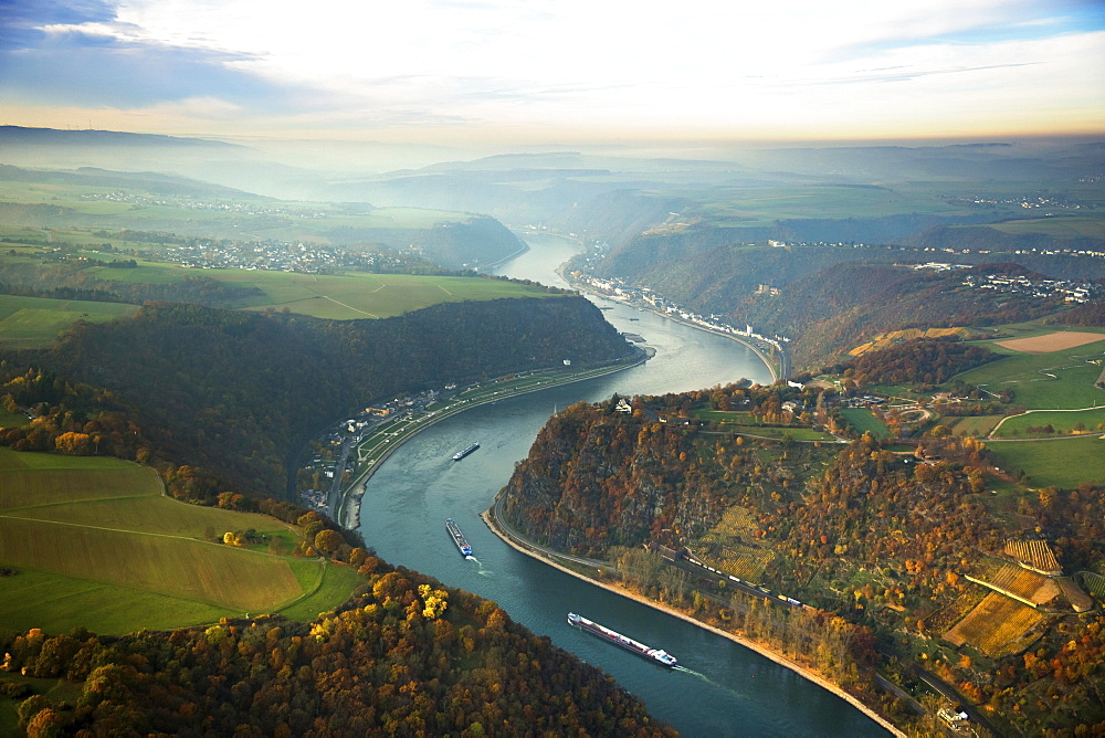 Loreley, slate rock formation, UNESCO World Heritage Upper Middle Rhine Valley near St. Goarshausen, Rhine Valley, Rhine, Rhineland-Palatinate, Germany, Europe