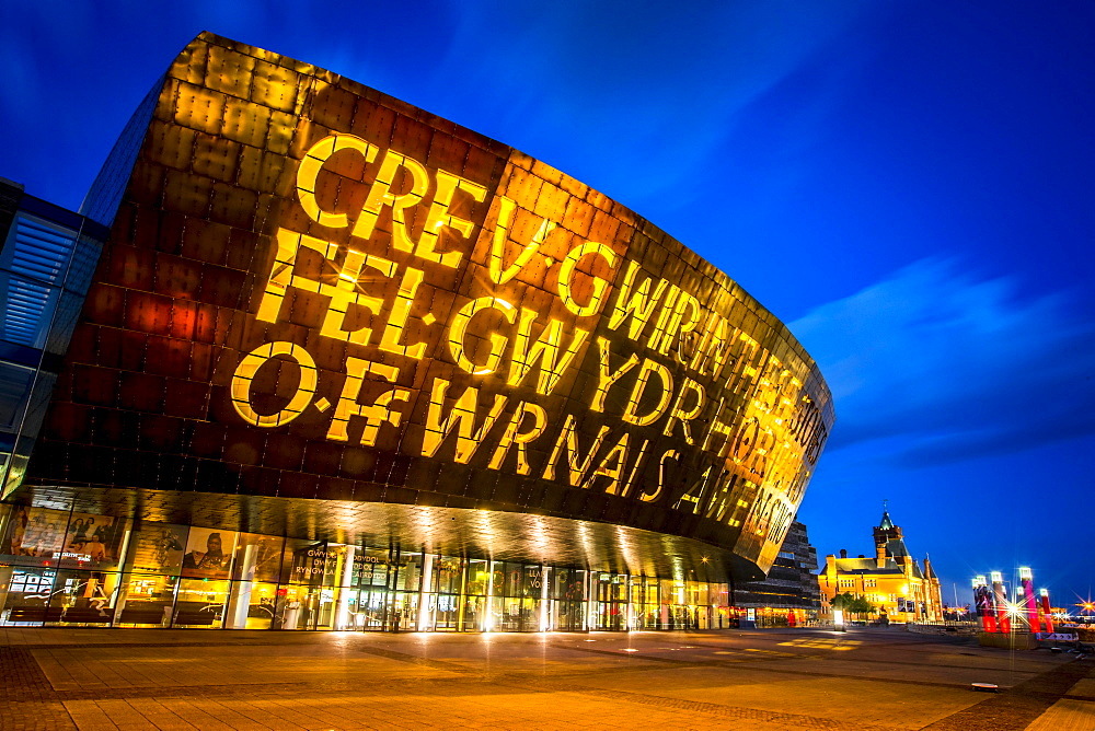 Welsh Millenium Center, architect Percy Thomas, event center, Blue Hour, Cardiff, South Glamorgan, Wales, United Kingdom, Europe