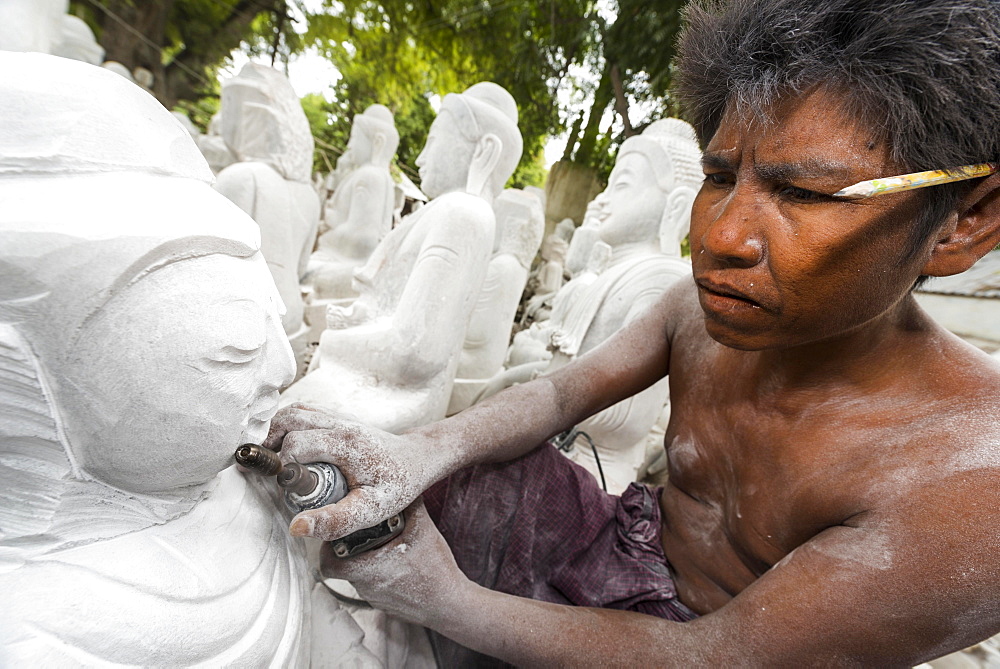 Stonemason, man at work on Buddha statue, Mandalay, Mandalay Division, Myanmar, Burma, Asia