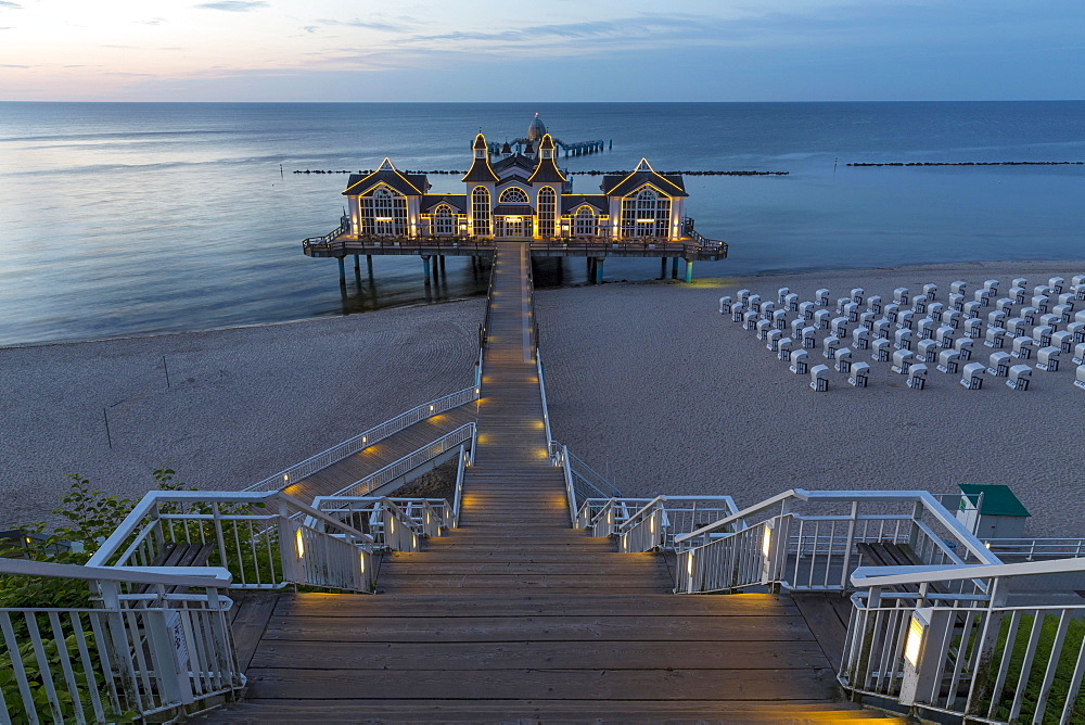 Sellin Pier, dusk, Sellin, Rugen Island, Mecklenburg-Western Pomerania, Germany, Europe