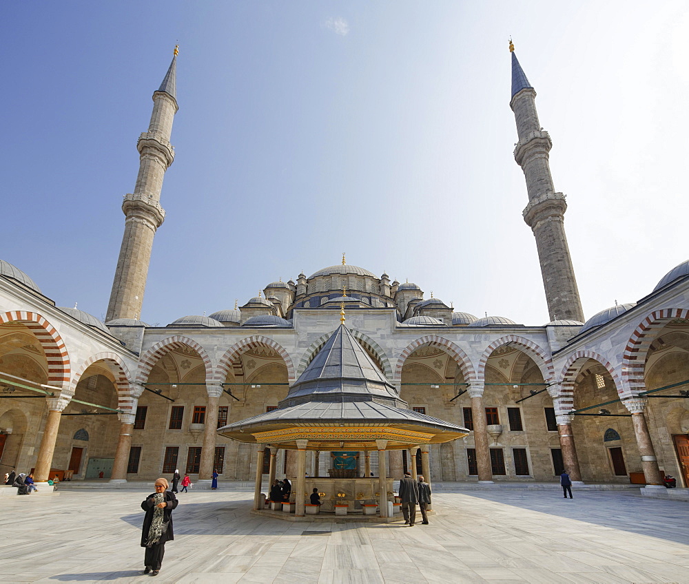 Forecourt of the Fatih Mosque, Fatih Camii, Conqueror's Mosque, Fatih district, Istanbul, European Side, Turkey, Asia