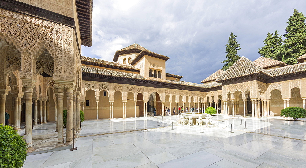 Palacio Nazaries, Nasrid Palaces, Court of the Lions, Granada, Andalusia, Spain, Europe