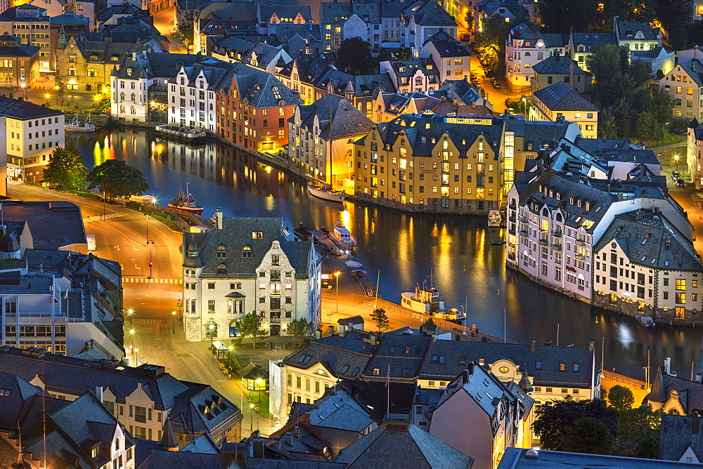 Town centre of Alesund from Aksla hill, Alesund, More og Romsdal, Western Norway, Norway, Europe