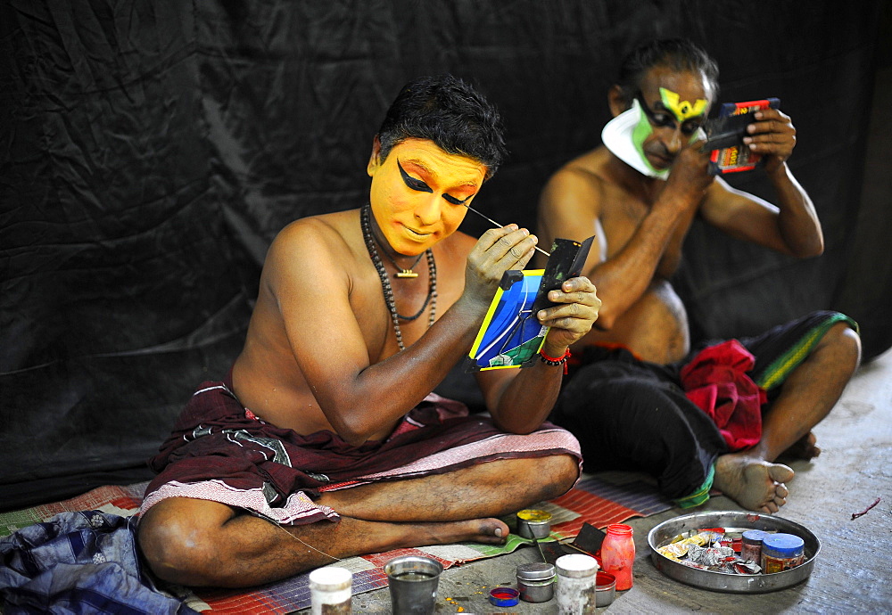 Kathakali actors applying makeup, Varkala, Kerala, South West India, India, Asia