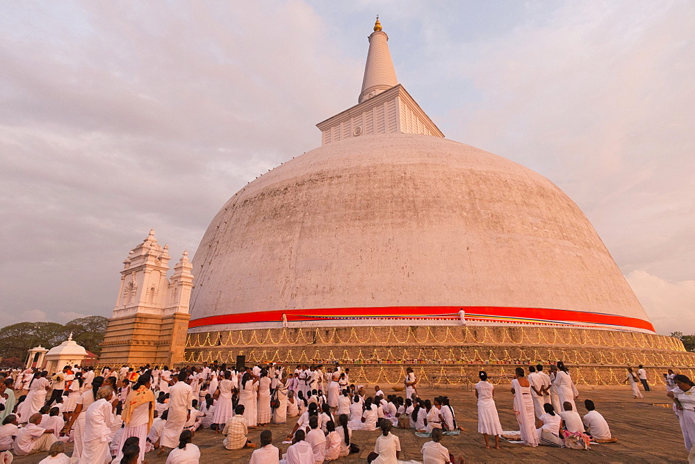 Kapruka Pooja, festival at the Ruvanvelisaya Dagoba, stupa, Anuradhapura, Sri Lanka, Asia