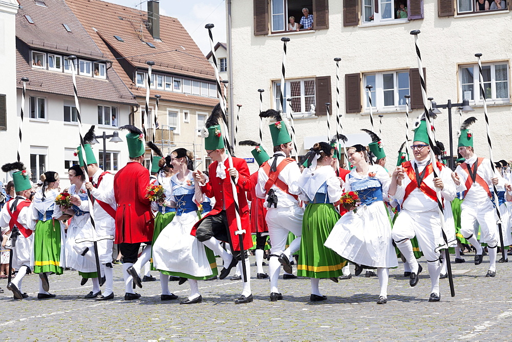 Menuettgruppe dance group with fishing girls and white fishermen during the fishing dance, Fischerstechen or water jousting festival, Ulm, Baden-Wurttemberg, Germany, Europe