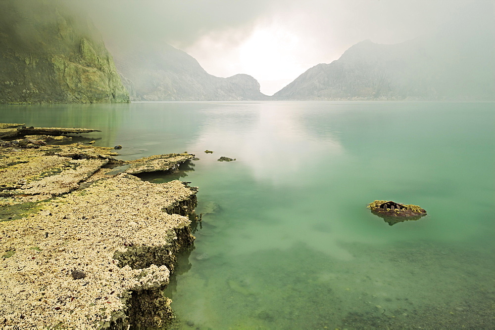 Crater lake of Kawah Ijen, Kawah Ijen, Jawa Timur, Java, Indonesia, Asia