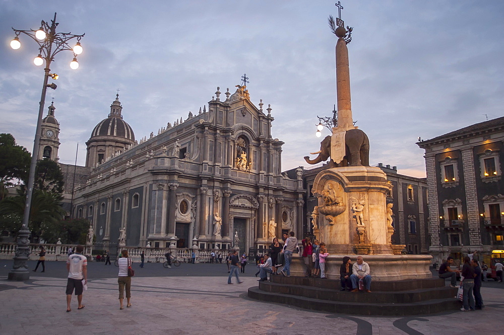 Catania Cathedral and the Fontana dell'Elefante fountain, Catania, Sicily, Italy, Europe