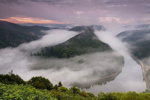 Saar Loop at sunrise with a light mist over the course of the river, Saar, Orscholz, Saarland, Germany, Europe