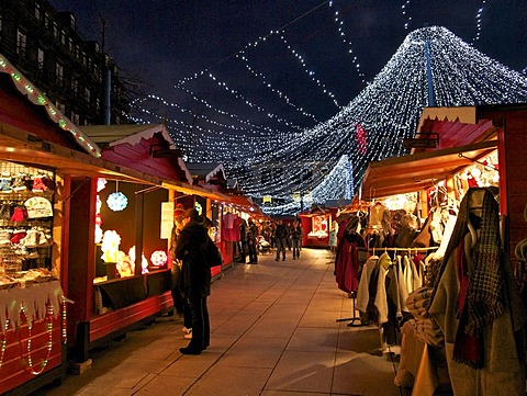 Christmas market in Clermont-Ferrand, Auvergne, France, Europe