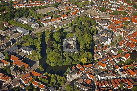 Aerial view, Fuerstliches Residenzschloss Detmold or Princely Residence castle Detmold, Ostwestfalen-Lippe, eastern Westphalia, North Rhine-Westphalia, Germany, Europe