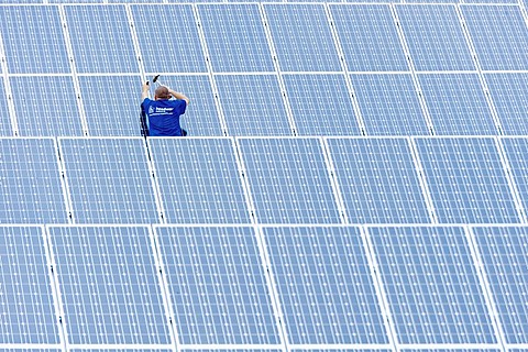 Assembly of a photovoltaic system, Ergolding, Bavaria, Germany, Europe