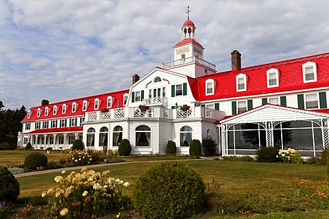 Hotel Tadoussac from 1865 on the estuary of Saguenay Fjord to Saint Lawrence River, Tadoussac, Canada, North America