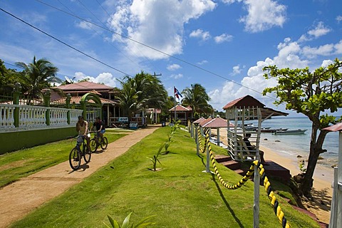 Hotel grounds by the sea, Little Corn Island, Caribbean Sea, Nicaragua, Central America, America