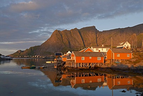 Rorbuer huts, rorbu, of the tiny village Sakrisoy, Sakrisoy, mountains at back, island of Moskenesoy, Moskenesoy, Lofoten archipelago, Nordland, Norway, Europe