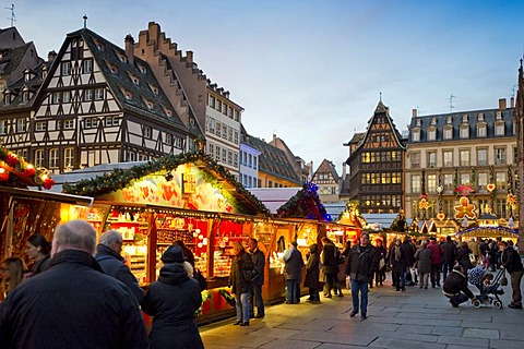 Christmas market in Colmar, Alsace, France, Europe