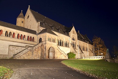 Kaiserpfalz palace, twilight, Goslar, a UNESCO World Heritage site, Harz, Lower Saxony, Germany, Europe