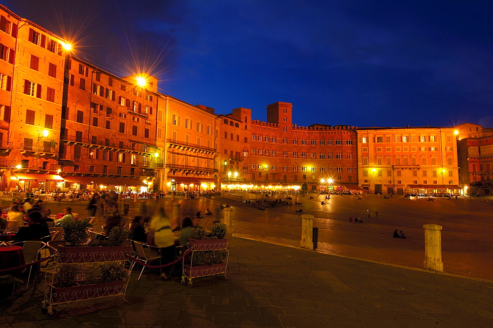 Piazza del campo square at dusk, Siena, Tuscany, Italy, Europe